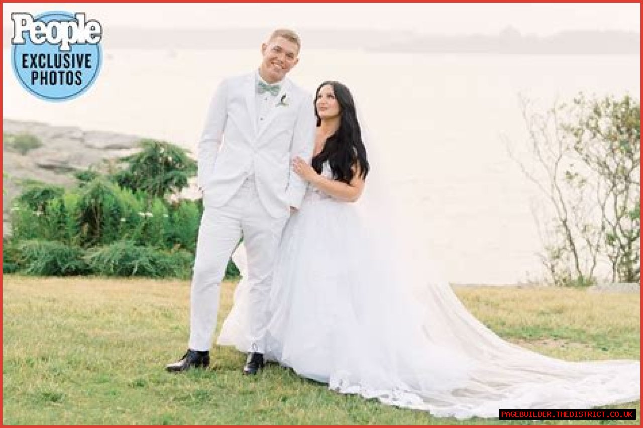 Is Elizabeth Rowe Trans? Married To Husband Cody Daniel